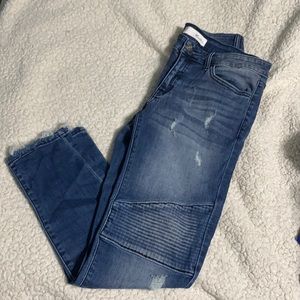 Kancan distressed moto jean size 9